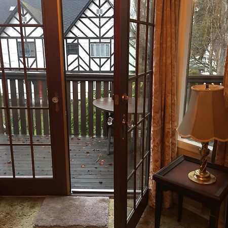 Bed and Breakfast Hemingway'S By The Sea à Esquimalt Extérieur photo