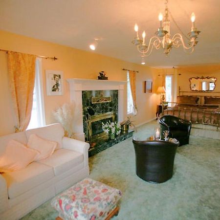 Bed and Breakfast Hemingway'S By The Sea à Esquimalt Chambre photo