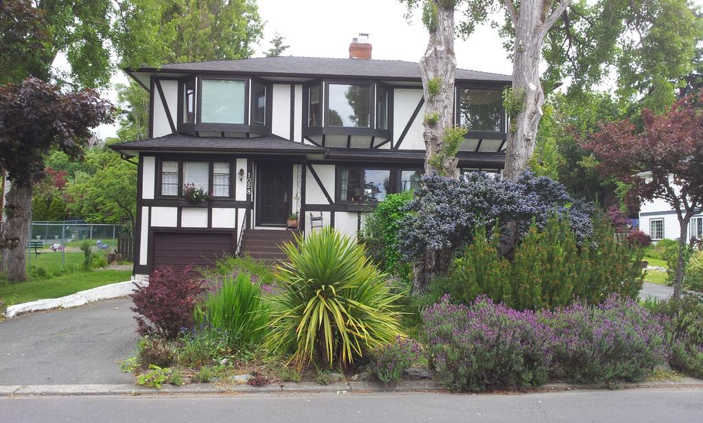 Bed and Breakfast Hemingway'S By The Sea à Esquimalt Extérieur photo