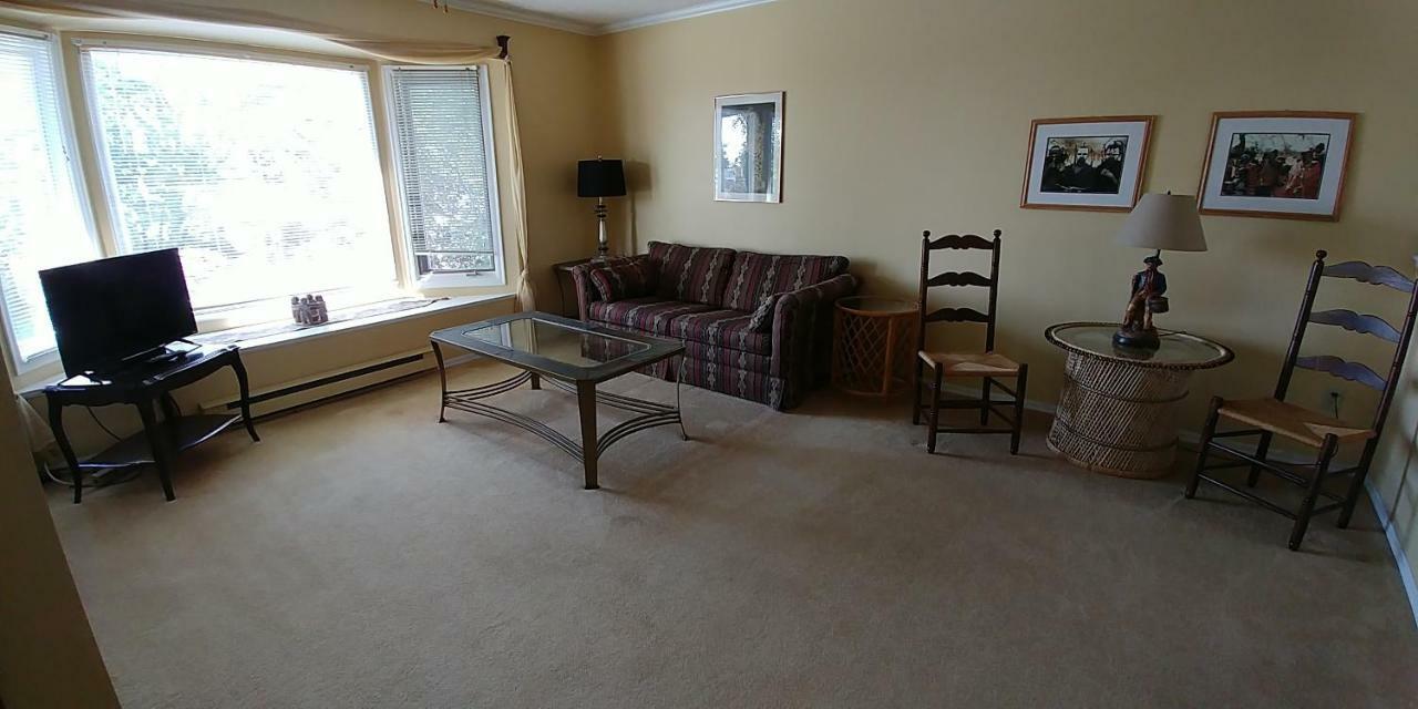 Bed and Breakfast Hemingway'S By The Sea à Esquimalt Extérieur photo