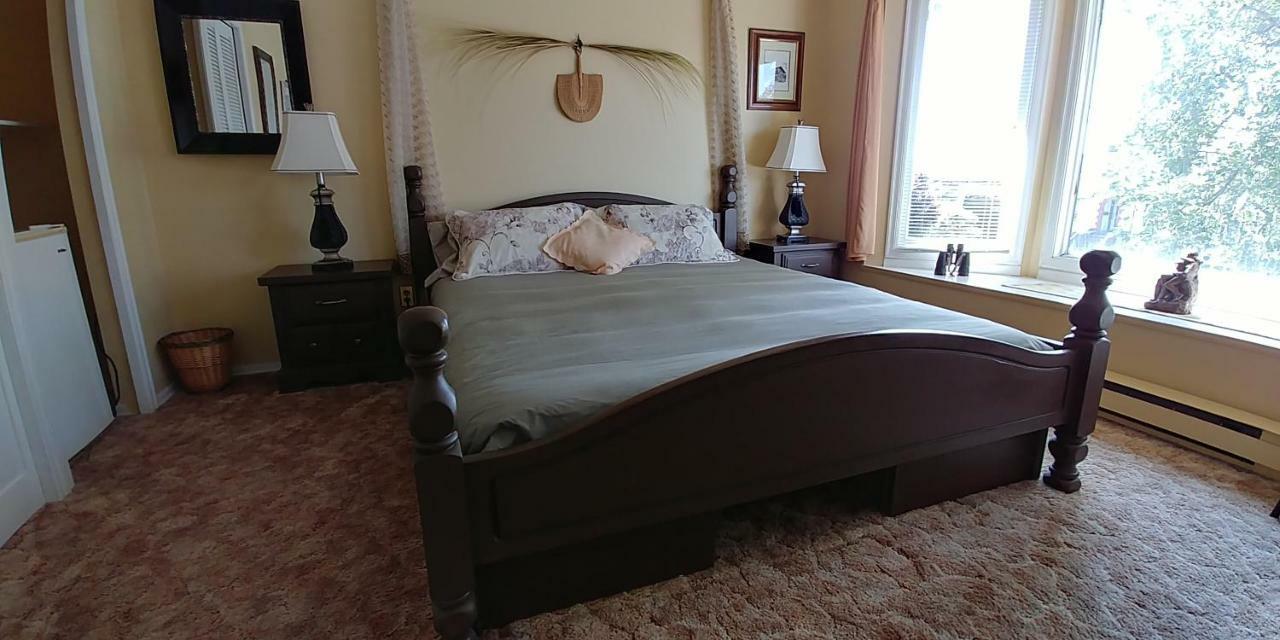 Bed and Breakfast Hemingway'S By The Sea à Esquimalt Extérieur photo