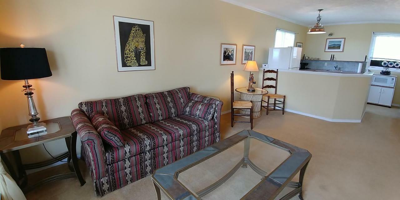 Bed and Breakfast Hemingway'S By The Sea à Esquimalt Extérieur photo