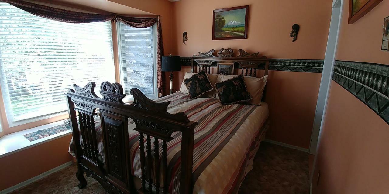 Bed and Breakfast Hemingway'S By The Sea à Esquimalt Extérieur photo