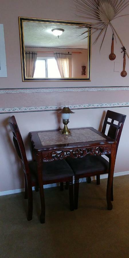 Bed and Breakfast Hemingway'S By The Sea à Esquimalt Extérieur photo