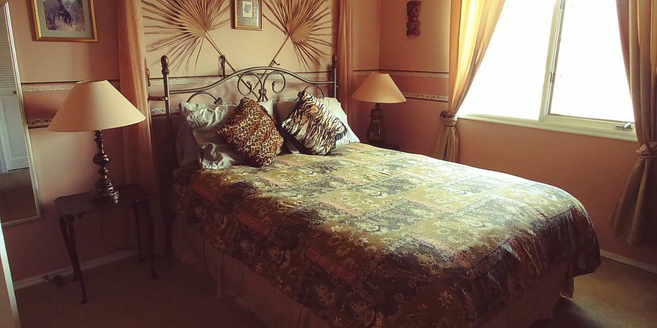 Bed and Breakfast Hemingway'S By The Sea à Esquimalt Extérieur photo