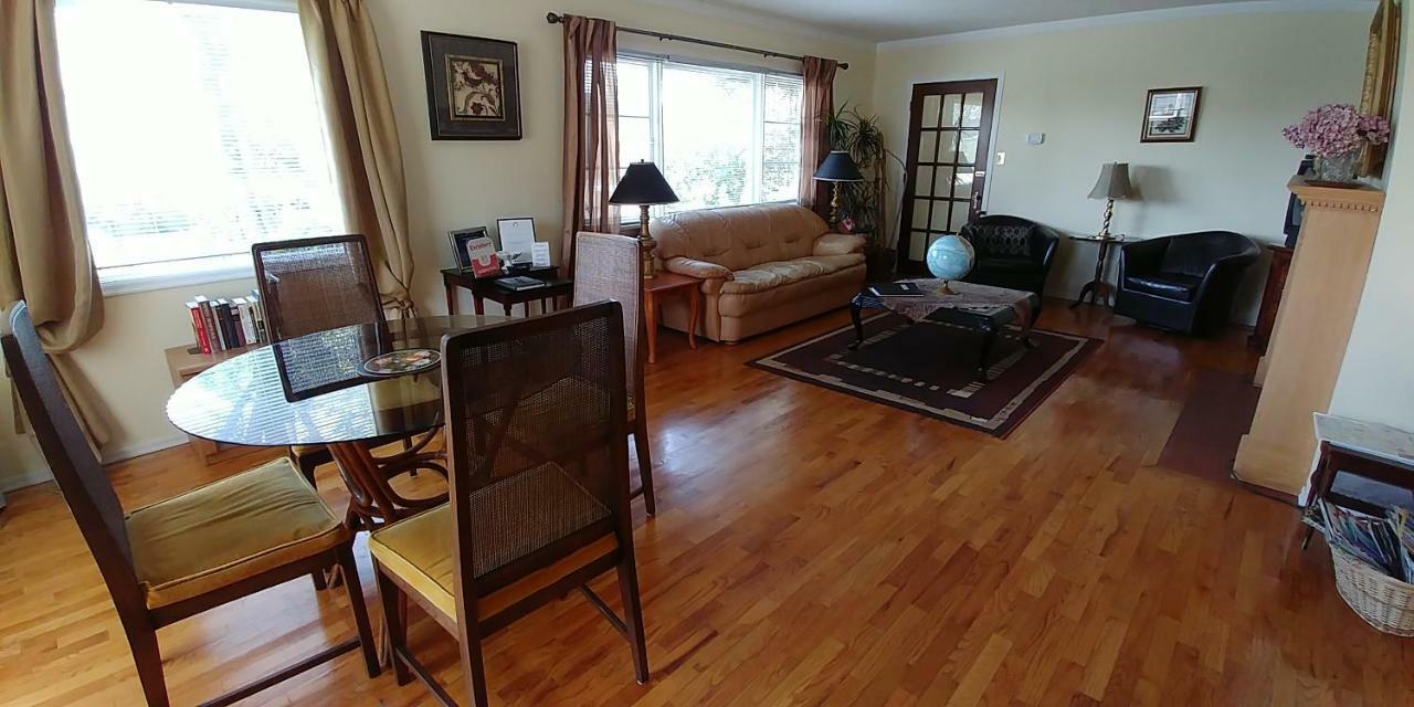 Bed and Breakfast Hemingway'S By The Sea à Esquimalt Extérieur photo